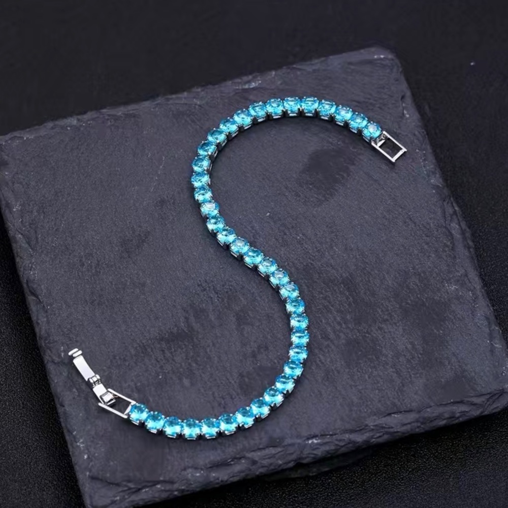 Beautiful Round Blue Topaz Bracelet In White Gold - Picture 7 of 12
